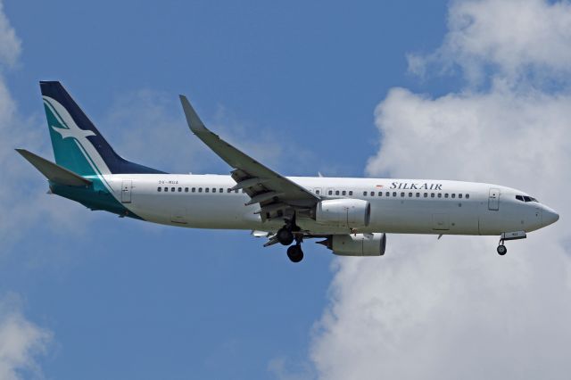 Boeing 737-800 (9V-MGA)