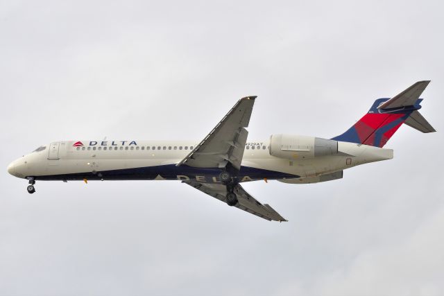 Boeing 717-200 (N929AT) - Her DC-9 heritage showing through. On final for 23-R