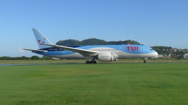 Boeing 787-8 (G-TUIF)