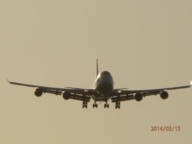 Boeing 747-400 (N492MC)