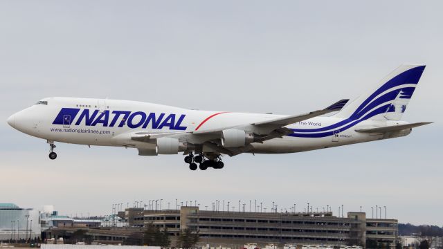 Boeing 747-400 (N756CA)