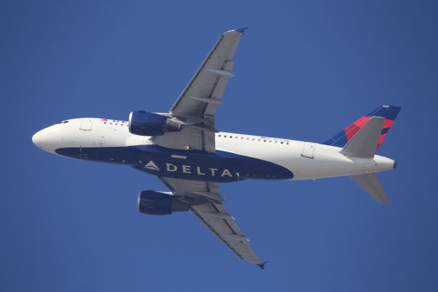 Airbus A319 (N332NB)
