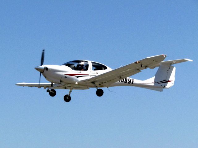 Diamond Star (N589T) - Taking off RWY 24