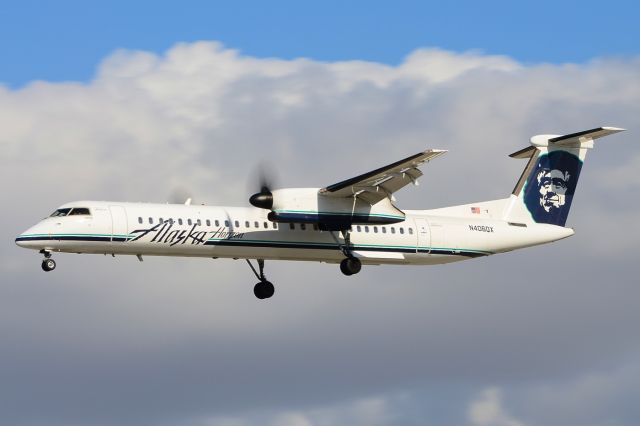 de Havilland Dash 8-400 (N406QX)