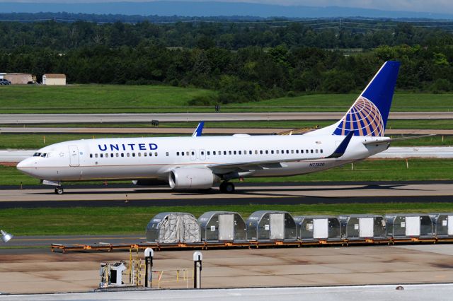 Boeing 737-800 (N77520)