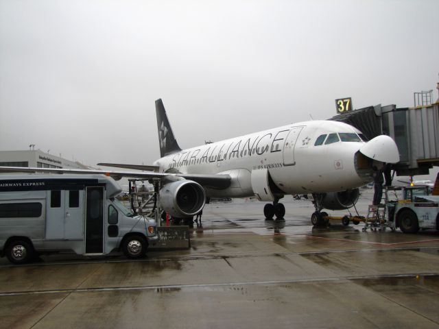 Airbus A319 (N703UW)