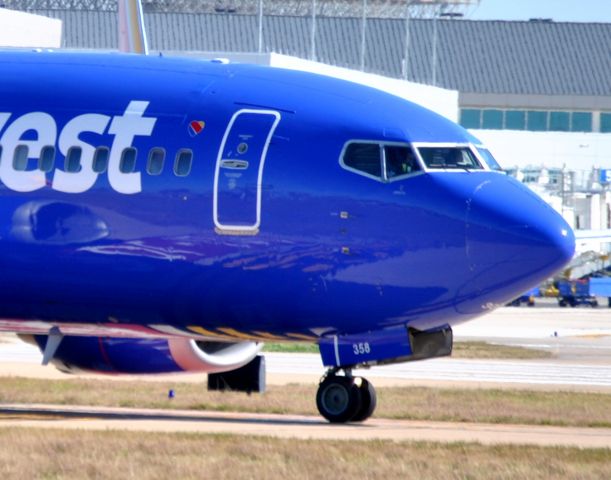 BOEING 737-300 (N358SW)