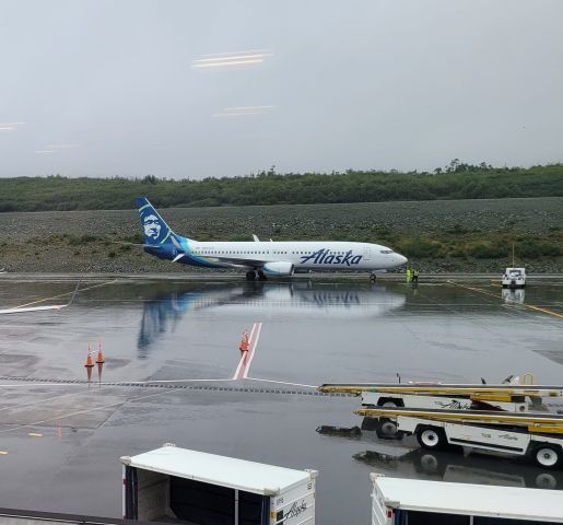 Boeing 737-800 (N553AS)