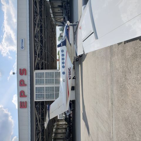 Beechcraft Super King Air 200 (N786HC)