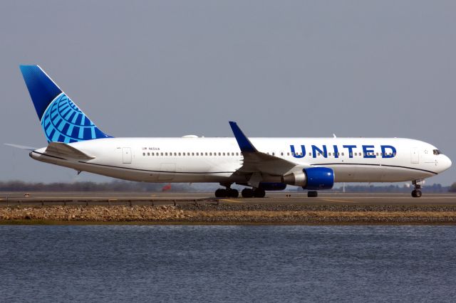 BOEING 767-300 (N651UA)