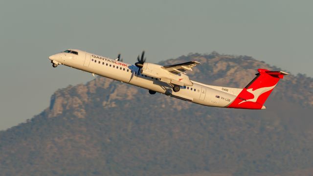 de Havilland Dash 8-400 (VH-LQB)