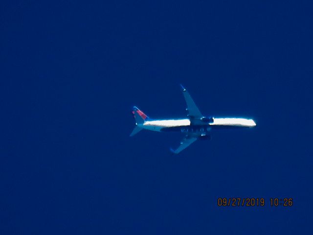 Boeing 737-900 (N912DU)