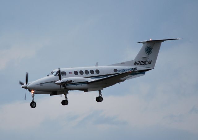 Beechcraft Super King Air 200 (N209CM) - CHARLOTTE MECKLENBURG HOSPITAL AUTHORITY / On approach 18L - 4/8/10