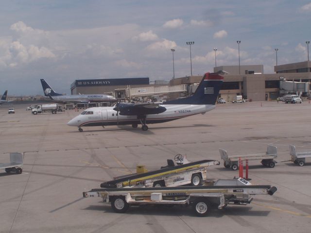 de Havilland Dash 8-200 (N987HA)