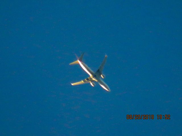 Boeing 737-800 (N876NN)