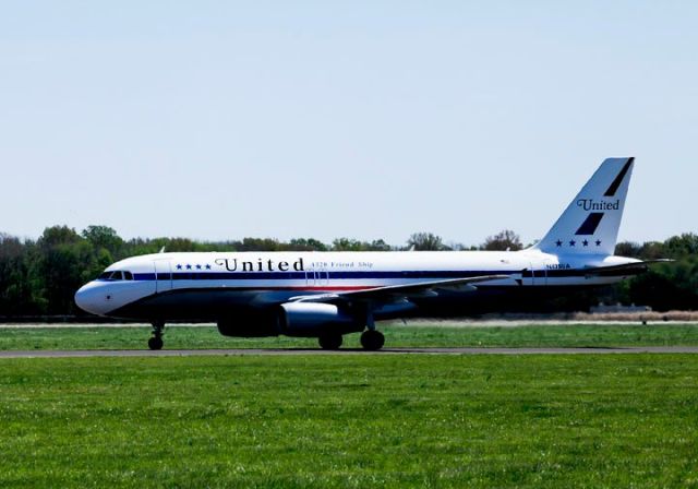 Airbus A320 (N475UA)