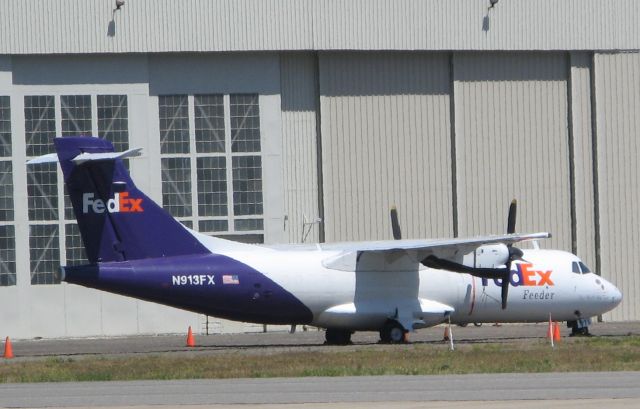 Aerospatiale ATR-42-300 (N913FX)