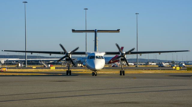 de Havilland Dash 8-300 (VH-XFV)