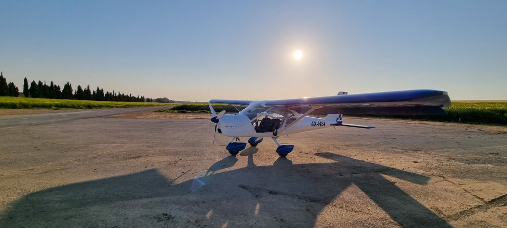 AEROPRAKT A-32 Vixxen (4X-HSI) - At Ruhama airstrip
