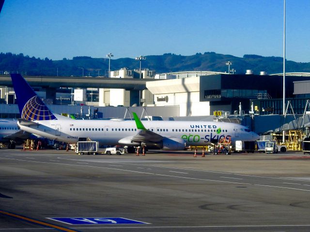 Boeing 737-900 (N75432)