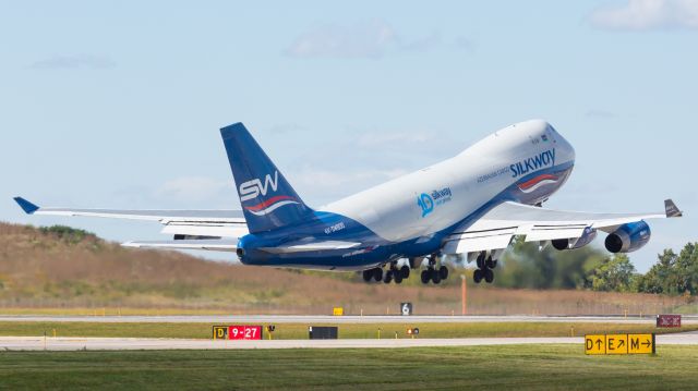 Boeing 747-400 (4K-SW800) - Runway 18C departure