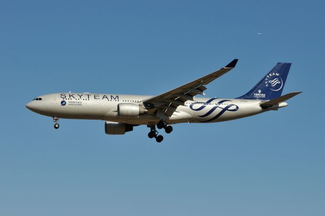 Airbus A330-200 (B-6528)