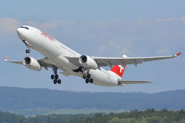 Airbus A330-300 (HB-JHJ)