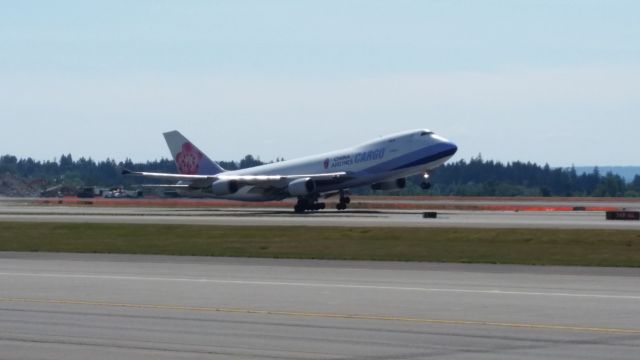 Boeing 747-200 (B-16712)