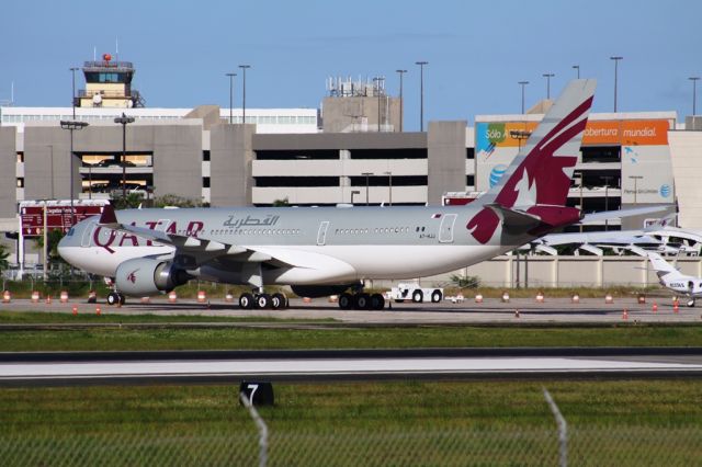 Airbus A330-200 (A7-HJJ)