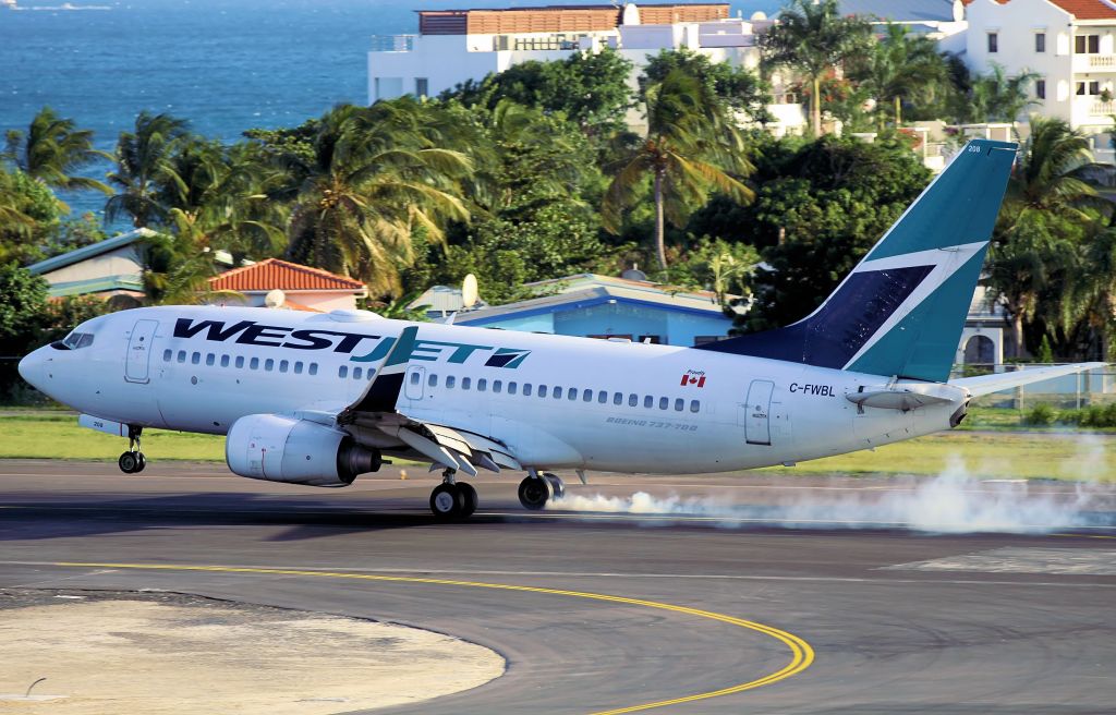 BOEING 737-600 (C-FWBL)