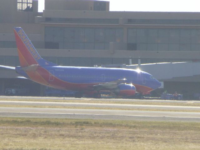 BOEING 737-400 (N502SW)