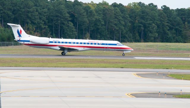 Embraer ERJ-135 (N814AE)