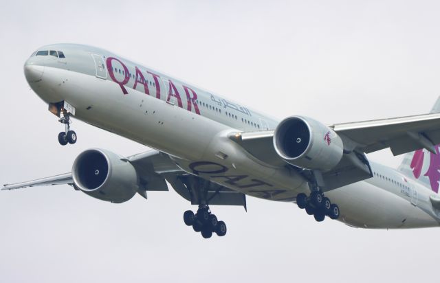 BOEING 777-300ER (A7-BAL)