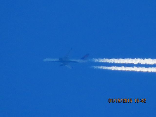 Boeing 757-200 (N688DL) - Delta Airlines flight 1916 from DEN to ATL over Southeastern Kansas at 37,000 fee.