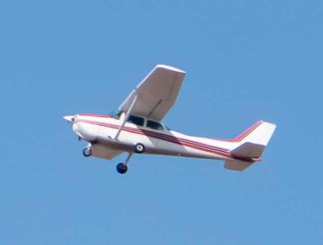 Cessna Skyhawk (N64962) - Sierra Aviation