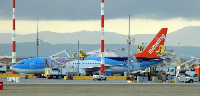 Boeing 737-800 (C-FTZD) - De-icing before departure to Cancun,2.23.2017