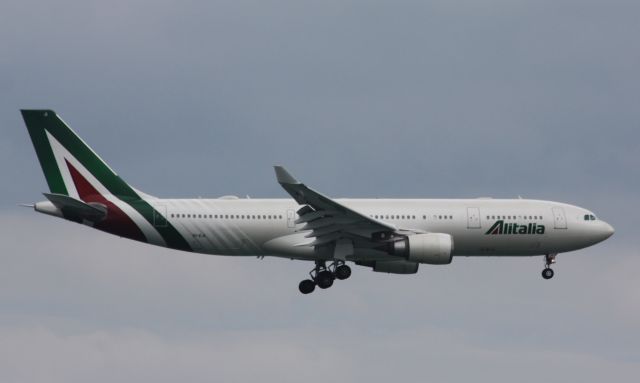 Airbus A330-200 (EI-EJI)