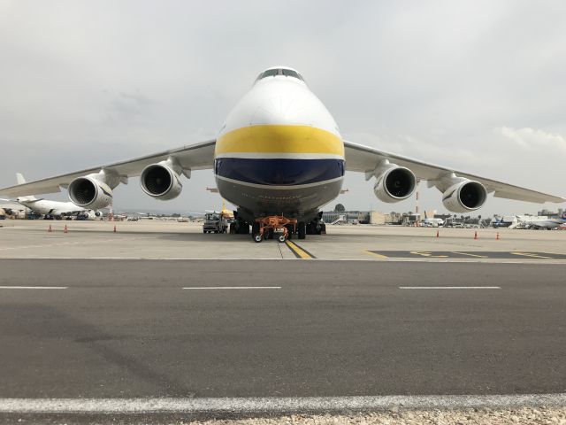 Antonov An-12 (UR-82027)