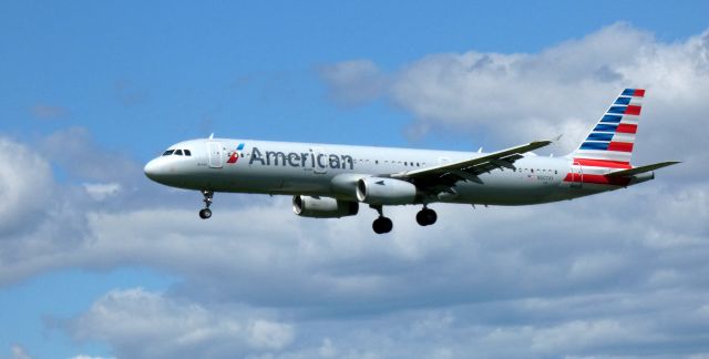 Airbus A321 (N507AY) - On final is this 2008 American Airlines Airbus A321-231 in the Summer of 2020.