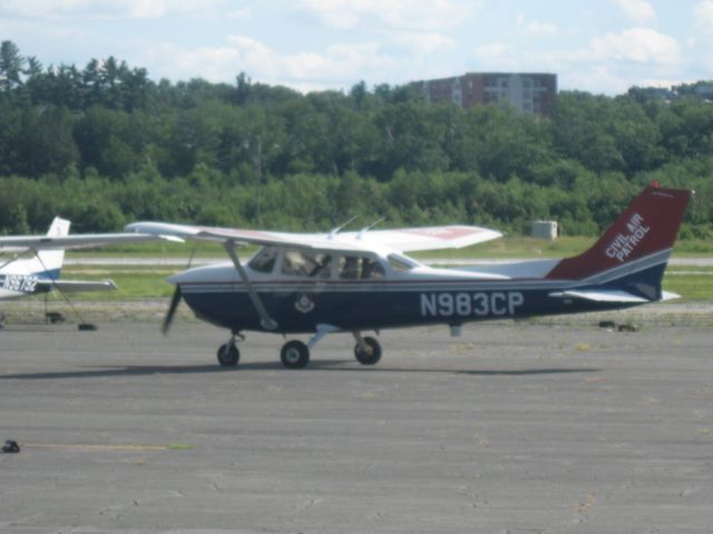 Cessna Skyhawk (N983CP) - Taxiing to Twin City Airmotive after arriving on runway 32. I have a photo of this airplane at KAUG as well.