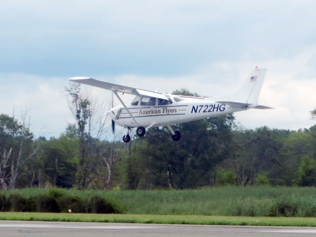 N725HG — - Landing after an RNAV approach runway 05.