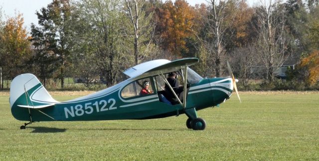 CHAMPION Tri-Traveler (N85122) - Taxiing for the next Pumpkin drop is this 1946 Aeronca 7AC Champion Tri-Traveler in the Autumn of 2022.