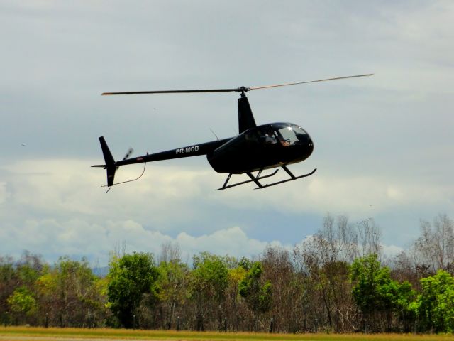 Robinson R-44 (PR-MOB)