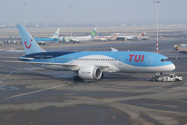 Boeing 787-8 (PH-TFL) - TUI B787-8 Dreamliner cn37228