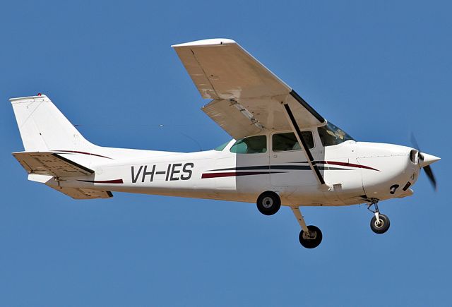 VH-IES — - CESSNA 172M - REG VH-IES (CN 172-62067) - ) PARAFIELD AIRPORT ADELAIDE SA. AUSTRALIA - YPPF (3/10/2014)