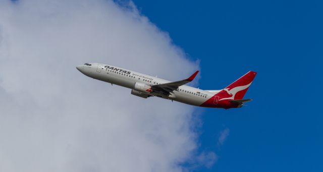 Boeing 737-700 (VH-XZE) - Pine Creek climbs of RWY 19