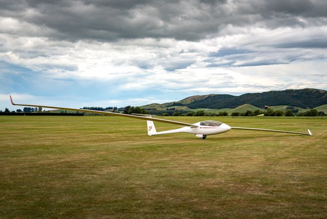 SCHLEICHER ASH-25E (ZK-GZF)