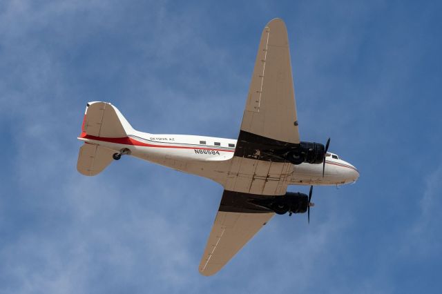 Douglas DC-3 (N86584)