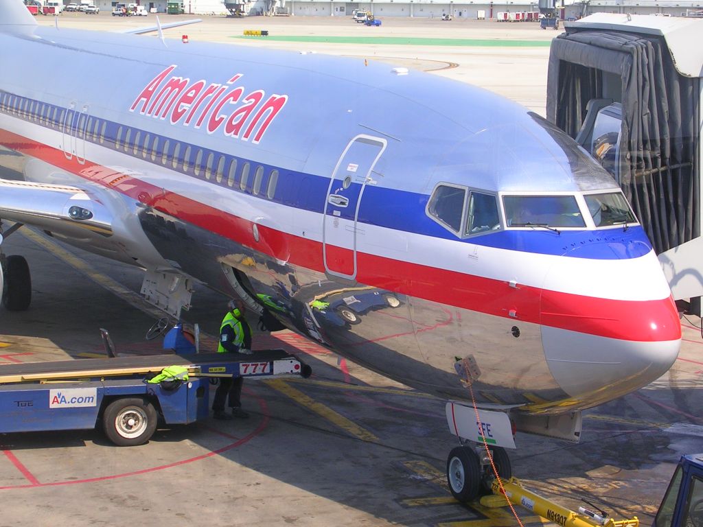 Boeing 737-700 — - 04102010 being readied for 2098 to KBOS