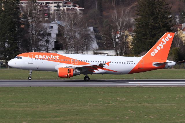 Airbus A320 (G-EZUI)